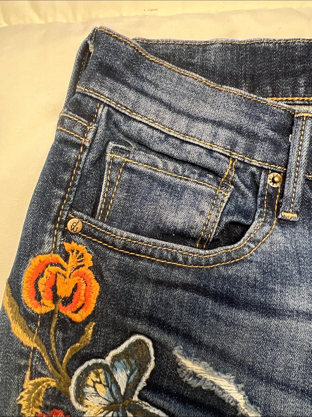 DRIFTWOOD Blue Denim Embroidered Floral Bermuda Shorts sz 27 - Picture 3 of 11